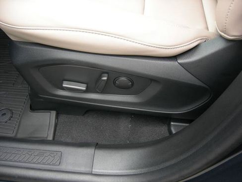 Used 2023 Ford Explorer XLT w/ Equipment Group 202A AWD/4WD image 10