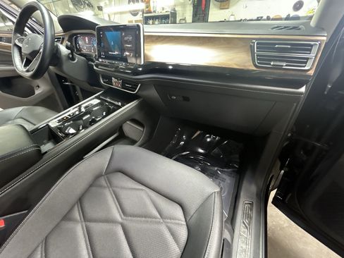Used 2025 Volkswagen Atlas SE AWD/4WD image 29