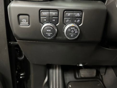 Used 2025 GMC Sierra 1500 AT4 w/ AT4 Premium Package AWD/4WD image 33