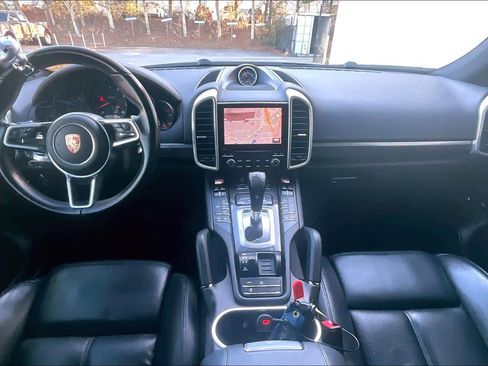 Used 2017 Porsche Cayenne Platinum Edition w/ Premium Package (PJV) image 16