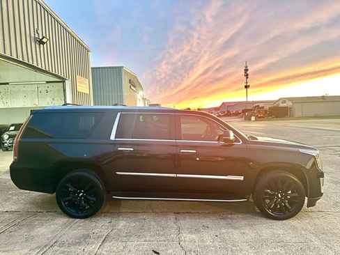 Used 2016 Cadillac Escalade ESV Luxury image 14