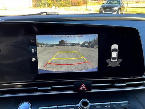 Used 2022 Hyundai Elantra Limited image 21