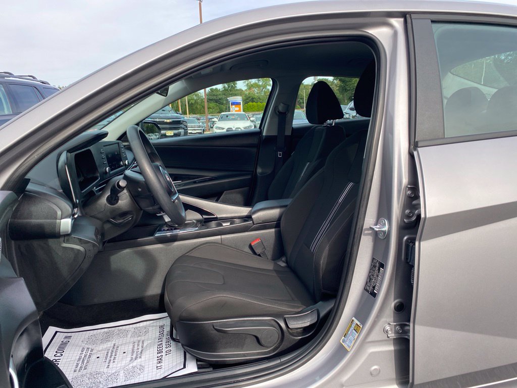 Certified 2025 Hyundai Elantra Hybrid FWD image 13