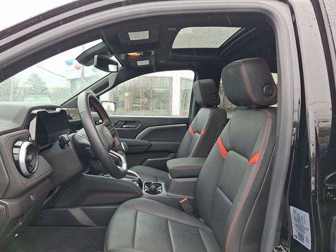 Used 2023 Chevrolet Colorado Z71 w/ Z71 Convenience Package 2 image 3