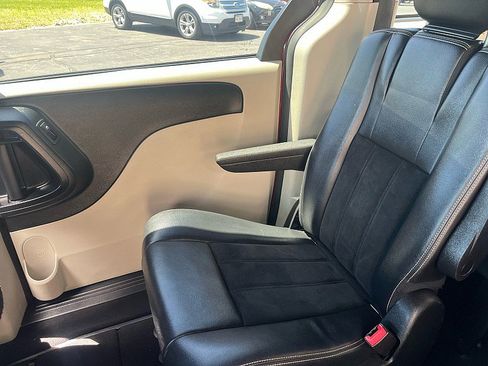 Used 2017 Dodge Grand Caravan SXT FWD image 19