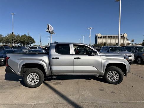 Used 2025 Toyota Tacoma SR image 3