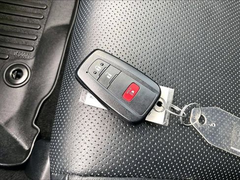 Used 2024 Toyota 4Runner Limited RWD image 36