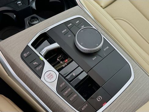 Used 2025 BMW 330i Sedan w/ Convenience Package image 15