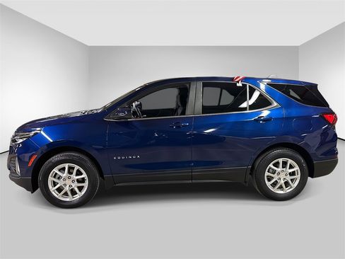 Used 2023 Chevrolet Equinox LT image 2