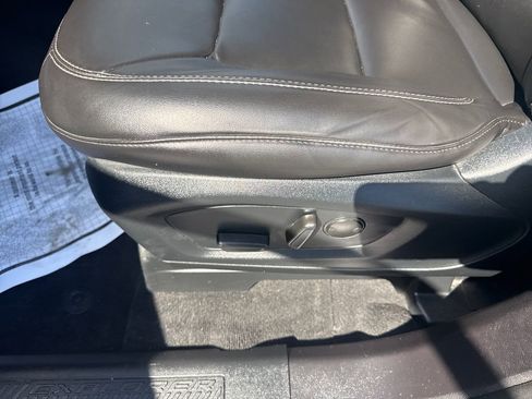 Used 2022 Ford Explorer XLT w/ Equipment Group 202A AWD/4WD image 31