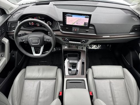 Used 2021 Audi Q5 Prestige w/ Prestige Package image 12