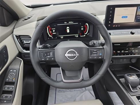 Used 2025 Nissan Rogue SL w/ SL Premium Package image 12