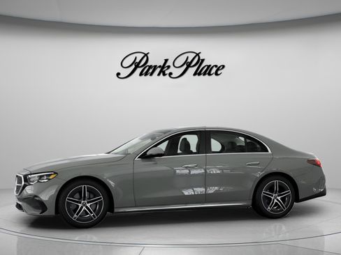 New 2026 Mercedes-Benz E 350 4MATIC Sedan image 4