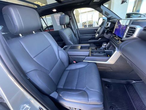 Used 2025 Toyota Sequoia Platinum image 28