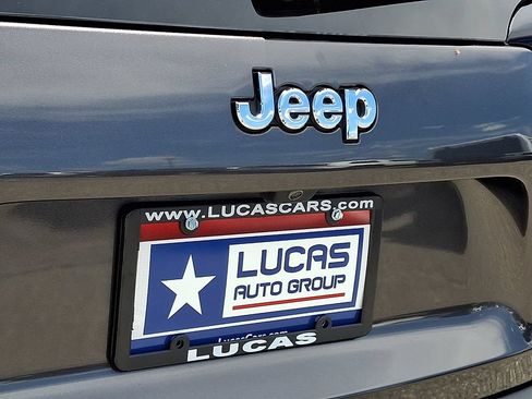 Used 2022 Jeep Cherokee Latitude Lux w/ Sun & Sound Group AWD/4WD image 32