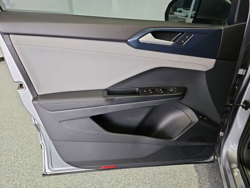 Certified 2024 Volkswagen Taos SE w/ Panoramic Sunroof Package AWD/4WD image 15