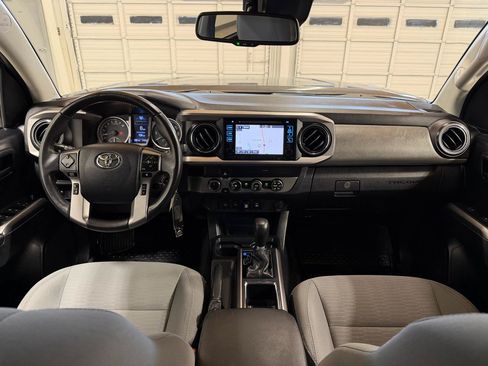 Used 2019 Toyota Tacoma SR5 AWD/4WD image 24