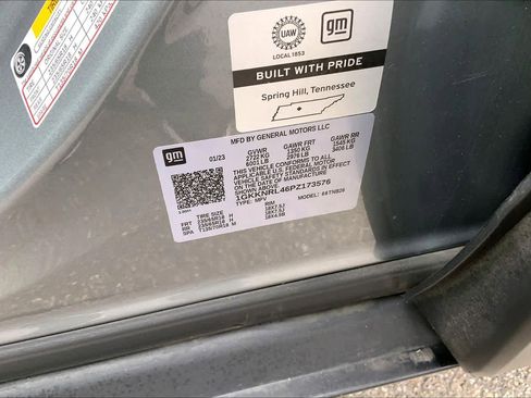 Used 2023 GMC Acadia SLE w/ Driver Convenience Package image 32