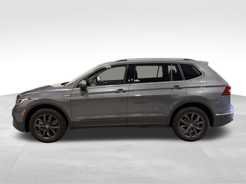 Used 2023 Volkswagen Tiguan SE w/ Panoramic Sunroof Package AWD/4WD image 2