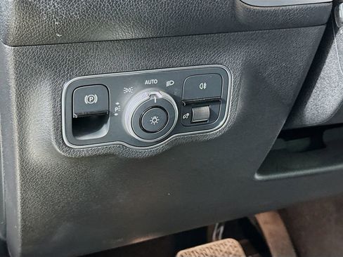 Used 2022 Mercedes-Benz EQB 350 4MATIC image 10