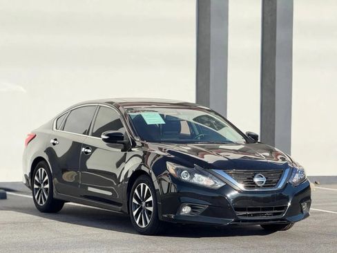 Used 2017 Nissan Altima 2.5 SL w/ 2.5 Technology Package FWD image 1