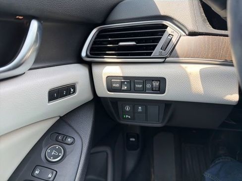Used 2018 Honda Accord Touring image 17