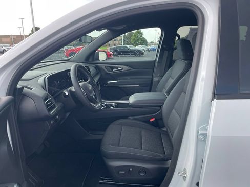 Used 2026 Chevrolet Traverse LT AWD/4WD image 9