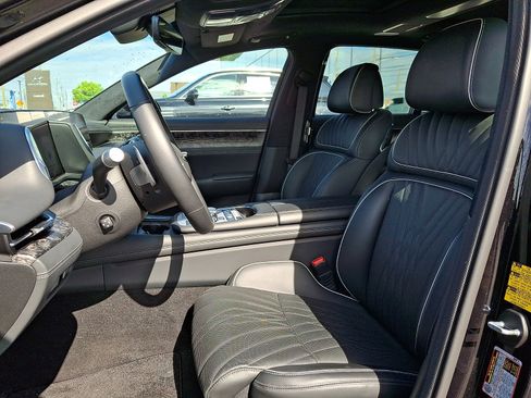 Used 2024 Genesis G90 3.5T AWD/4WD image 13