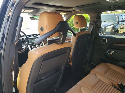 Used 2019 Land Rover Discovery HSE image 16