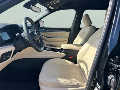Certified 2023 Jeep Grand Cherokee Limited RWD image 9