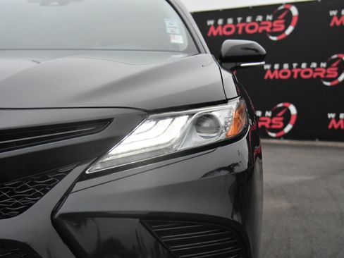 Used 2019 Toyota Camry XSE image 11