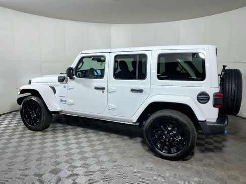 Used 2024 Jeep Wrangler Sahara image 12