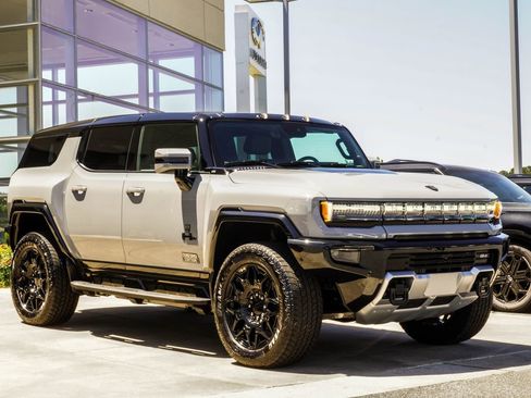 Used 2025 GMC Hummer EV 2X w/ LPO, Cargo Utility Package AWD/4WD image 4