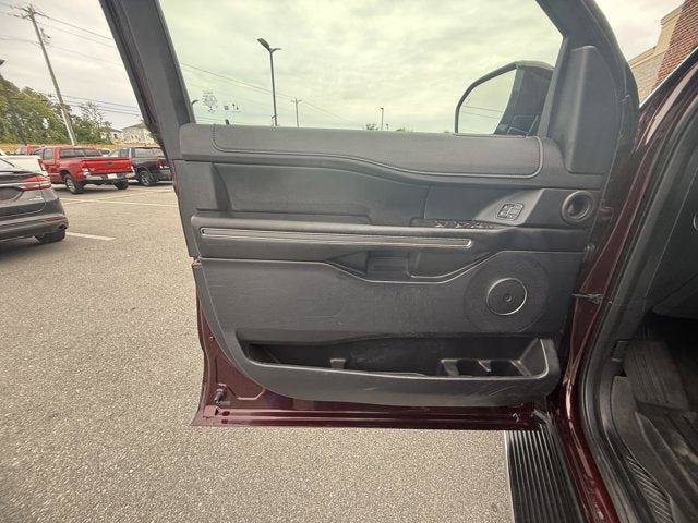 Used 2020 Ford Expedition XLT w/ Equipment Group 202A AWD/4WD image 13