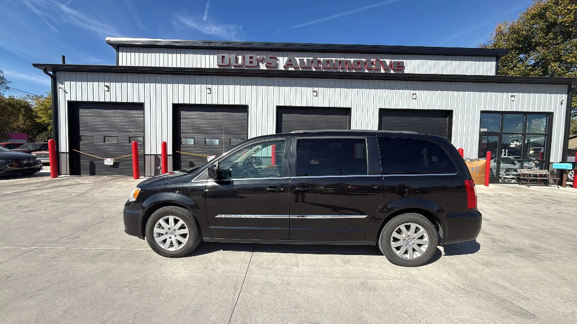 Used 2014 Chrysler Town & Country Touring FWD image 5