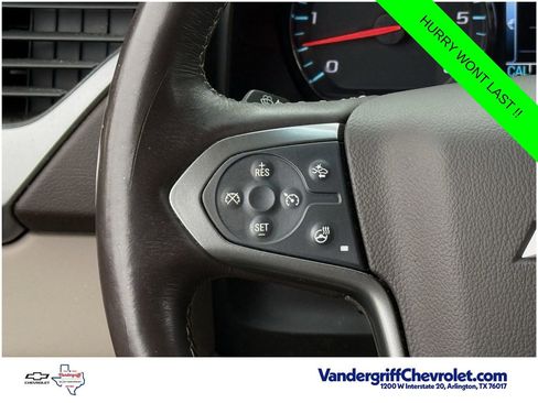 Used 2017 Chevrolet Suburban LT RWD image 9