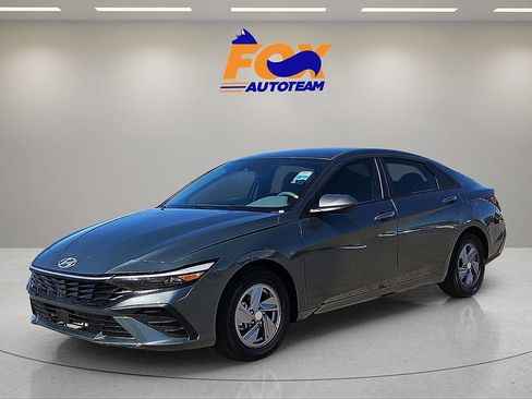 Used 2025 Hyundai Elantra SE FWD image 1
