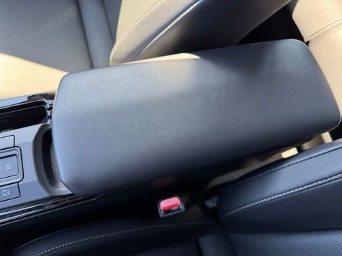 Used 2024 Toyota Prius XLE AWD/4WD image 20