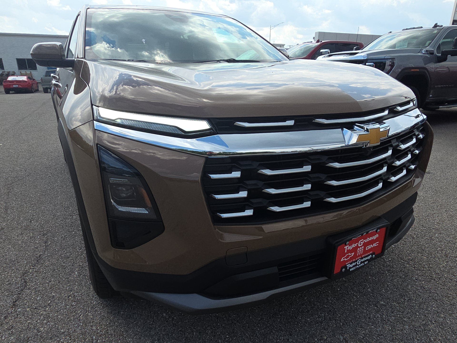 New 2027 Chevrolet Equinox LT w/ Convenience Package II FWD image 11