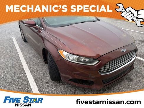 Used 2016 Ford Fusion SE image 3