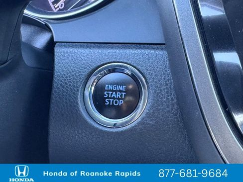 Used 2019 Toyota Camry XLE image 28