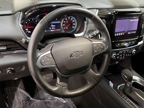 Used 2023 Chevrolet Traverse LT FWD image 3