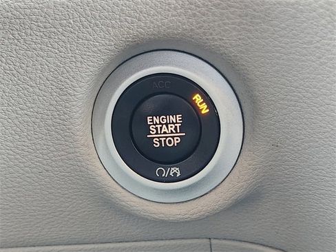 Used 2022 Chrysler Pacifica Limited image 29