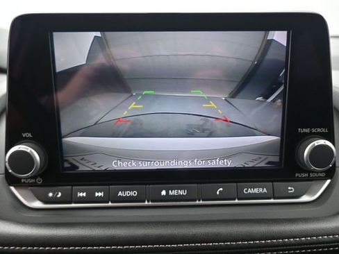 Used 2025 Nissan Rogue SV FWD image 3