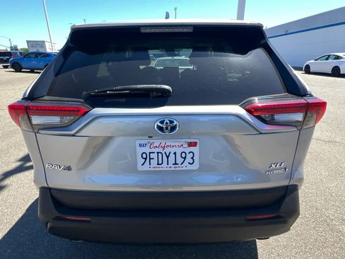 Certified 2022 Toyota RAV4 XLE w/ Convenience Package AWD/4WD image 5