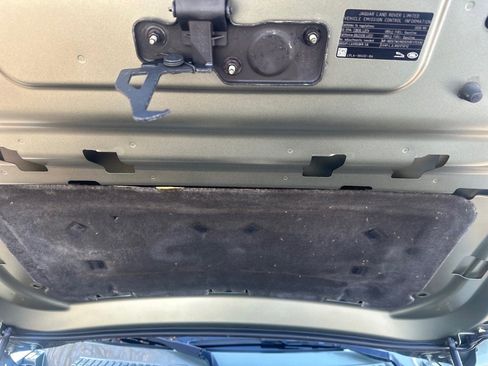 Used 2020 Land Rover Defender 110 SE image 28