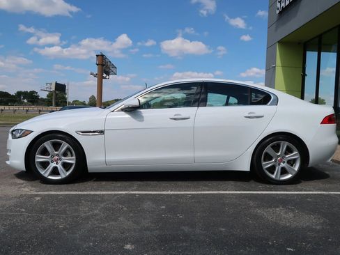 Used 2018 Jaguar XE Prestige image 6