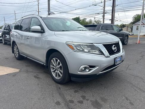 Used 2016 Nissan Pathfinder SV AWD/4WD image 9