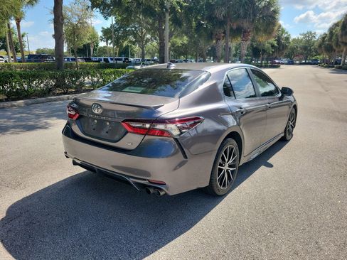 Used 2023 Toyota Camry SE FWD image 3