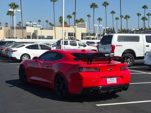 Used 2018 Chevrolet Camaro SS RWD image 8